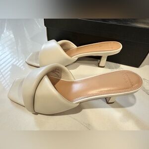 Abercrombie & Fitch puffy twist kitten heel sandal